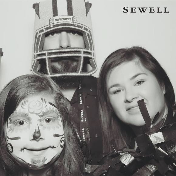 Meet your Posher, Dee - Picture 1 of 1